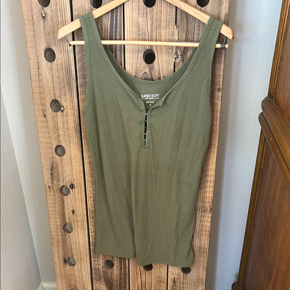 Torrid Green Fitted Buttoned Tank Top